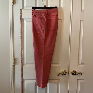 EUC-Women’s Style & Curvy Capri Pants w/ raw edge (denim feel)